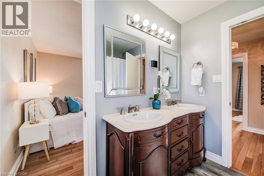 84 Endeavour Drive, Cambridge, ON - Indoor Photo Showing Bathroom