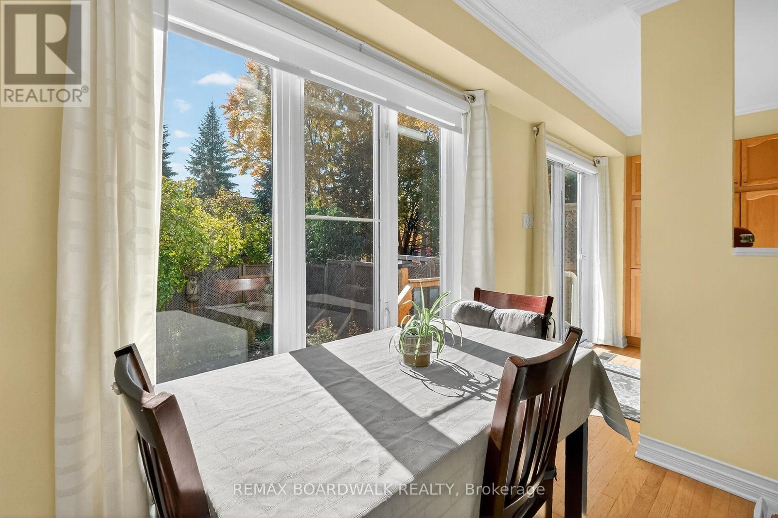 42 College Circle, Ottawa, ON - Indoor Photo Showing Dining Room