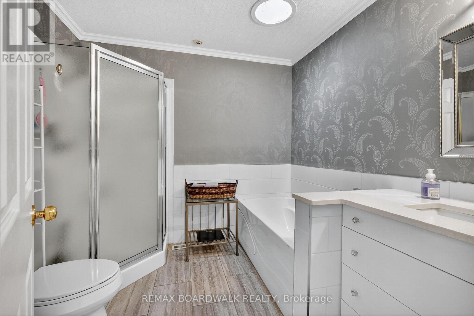 42 College Circle, Ottawa, ON - Indoor Photo Showing Bathroom