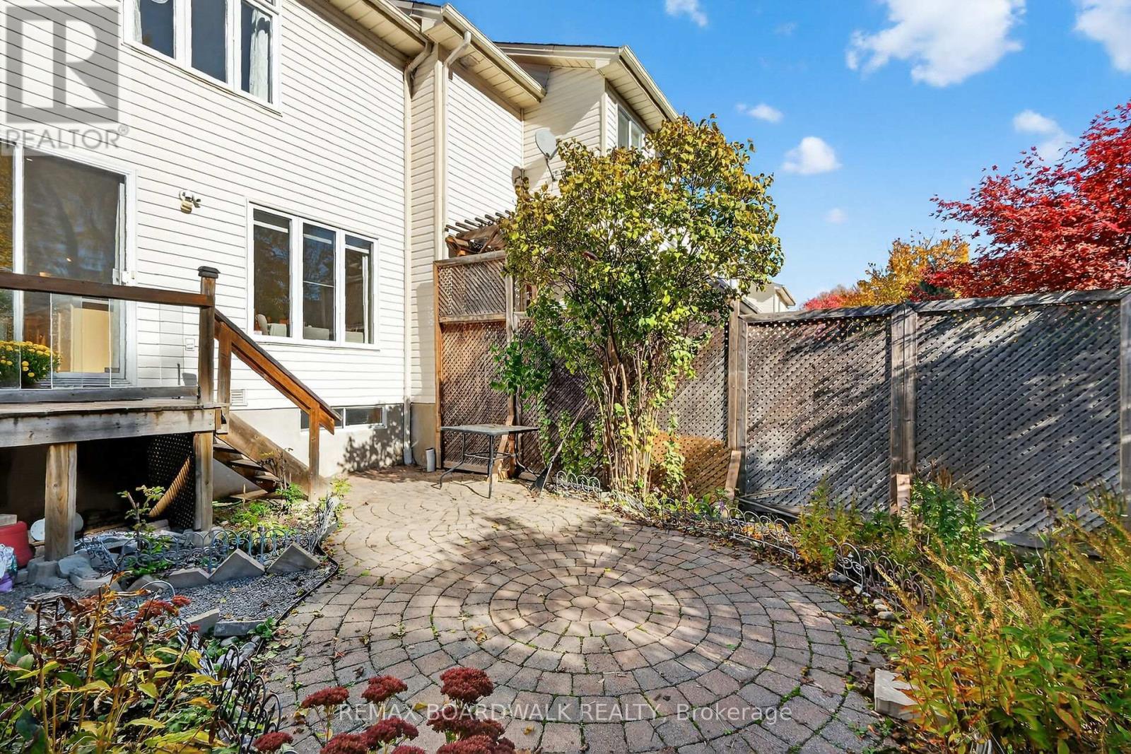 42 College Circle, Ottawa, ON - Outdoor
