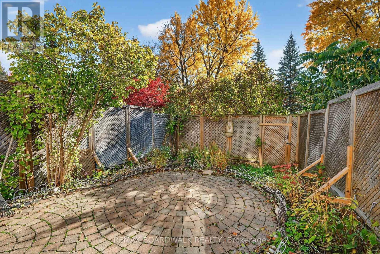 42 College Circle, Ottawa, ON - Outdoor