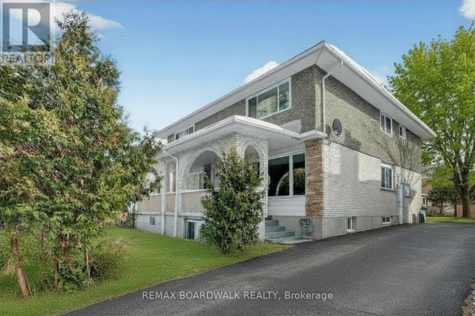 2666 Regina Street, Ottawa, ON - Outdoor