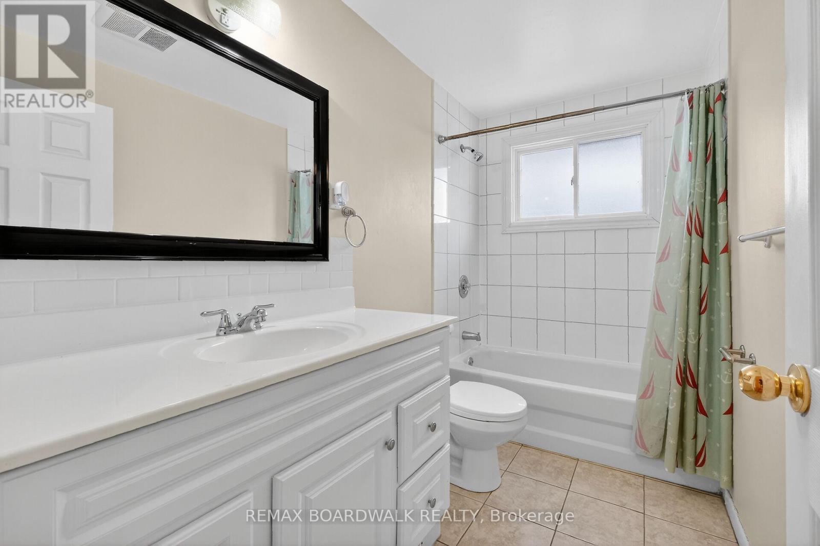 2666 Regina Street, Ottawa, ON - Indoor Photo Showing Bathroom