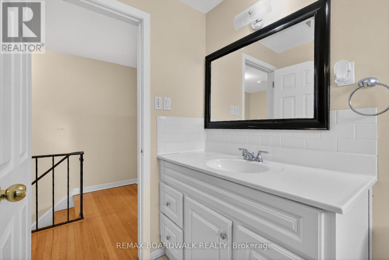 2666 Regina Street, Ottawa, ON - Indoor Photo Showing Bathroom