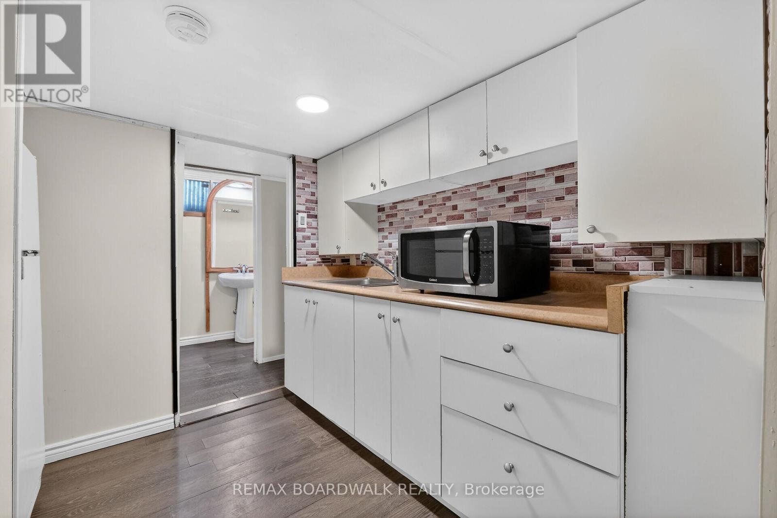 2666 Regina Street, Ottawa, ON - Indoor Photo Showing Kitchen