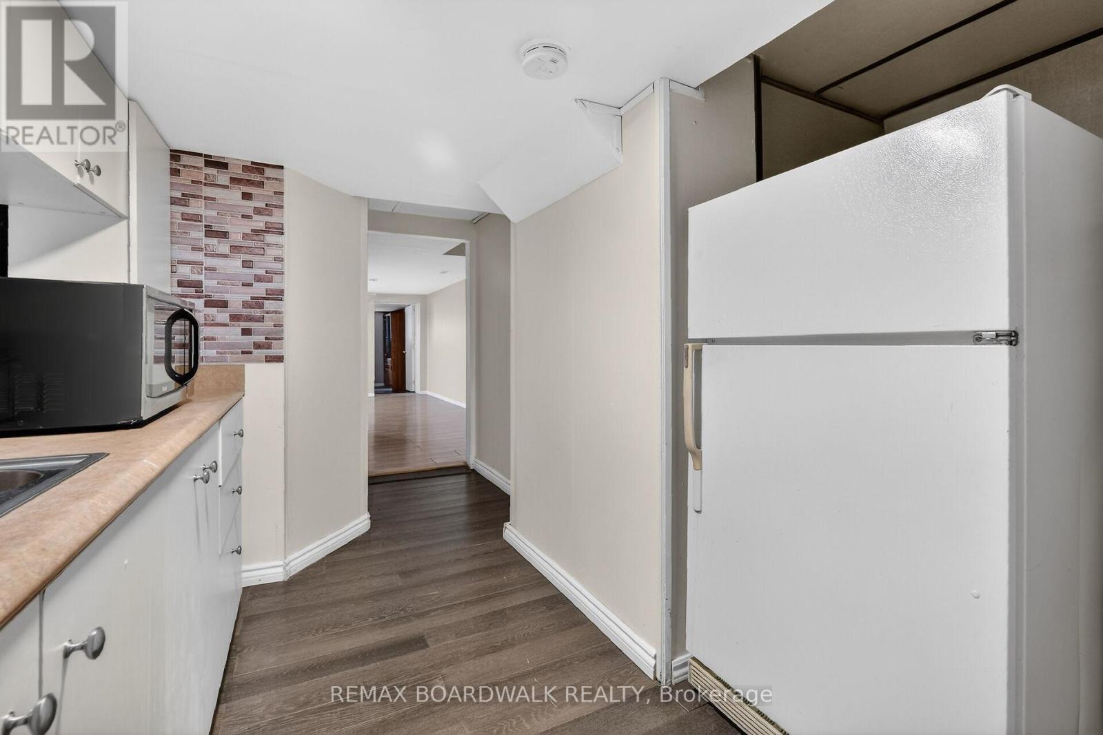 2666 Regina Street, Ottawa, ON - Indoor Photo Showing Kitchen