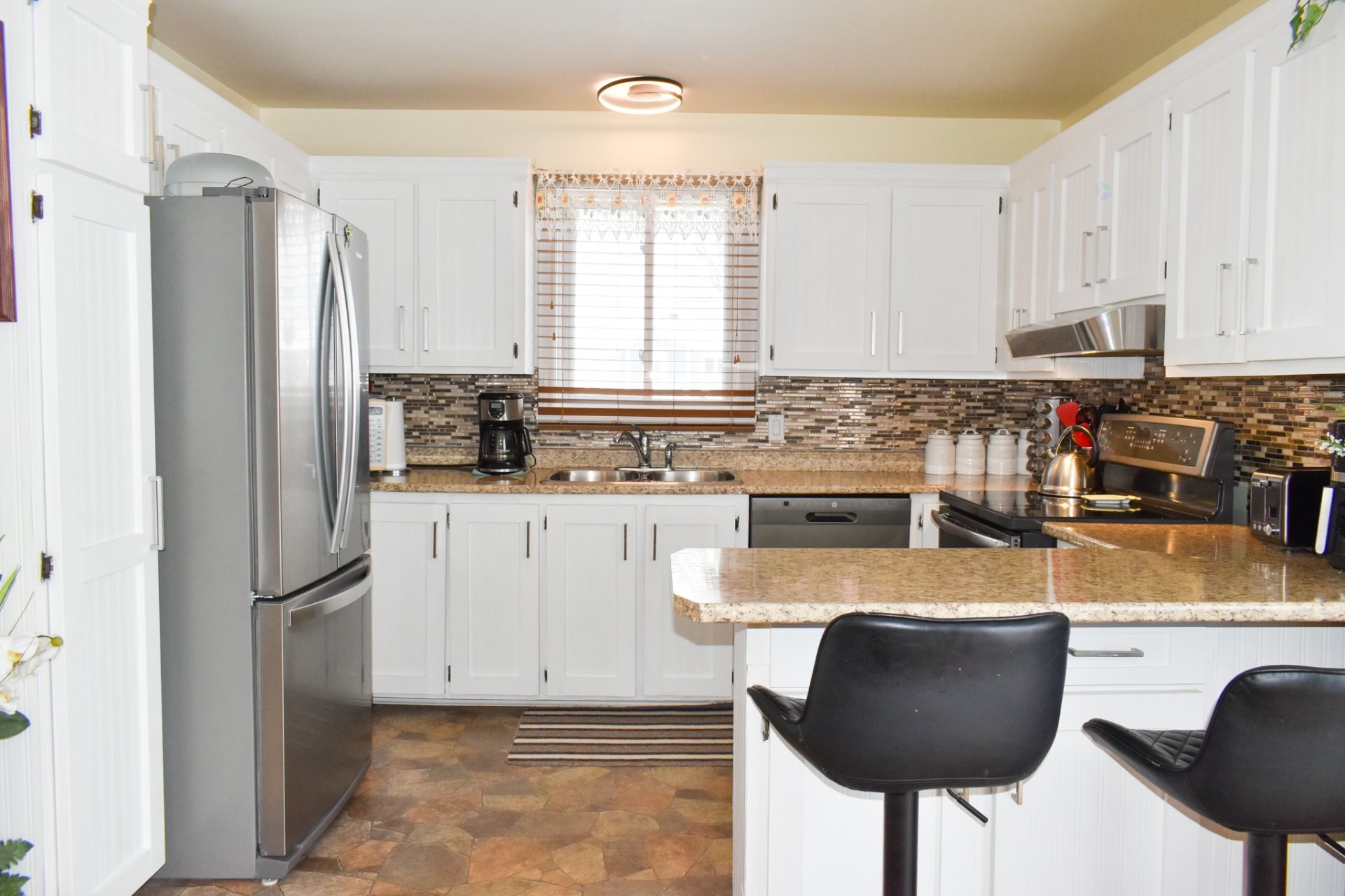 Kitchen - 485 Rue Labonté, Acton Vale, QC - Indoor Photo Showing Kitchen With Double Sink