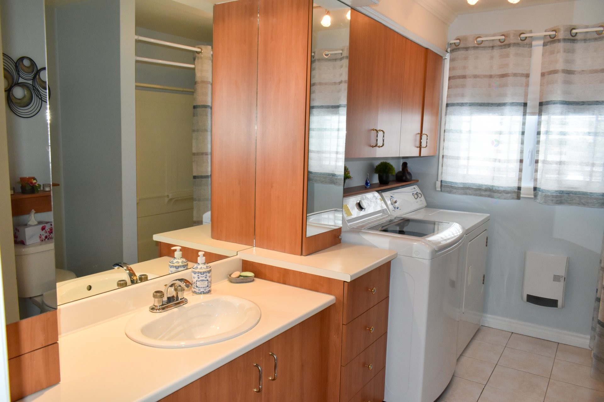 Bathroom - 485 Rue Labonté, Acton Vale, QC - Indoor Photo Showing Laundry Room