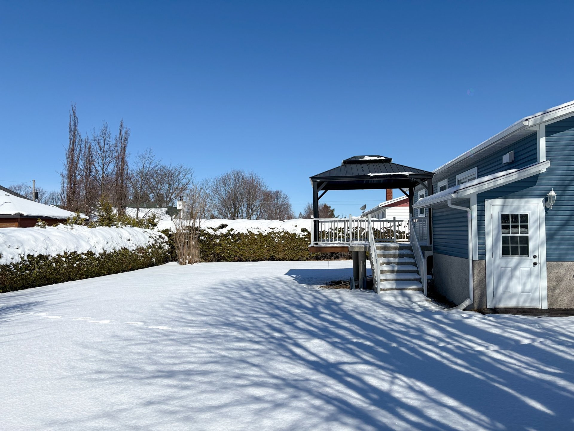 Courtyard - 485 Rue Labonté, Acton Vale, QC - Outdoor