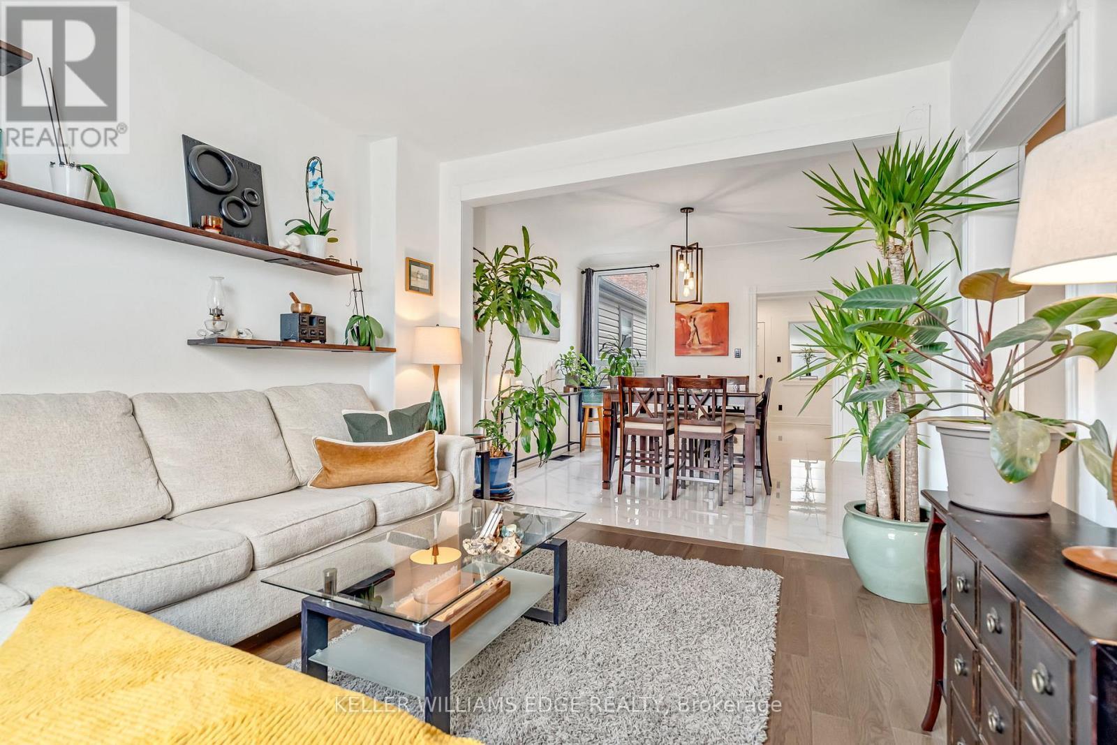 188 Bay Street N, Hamilton, ON - Indoor Photo Showing Living Room