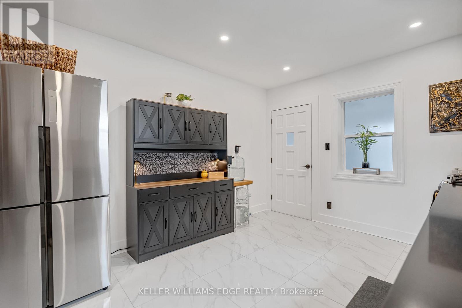 188 Bay Street N, Hamilton, ON - Indoor Photo Showing Other Room