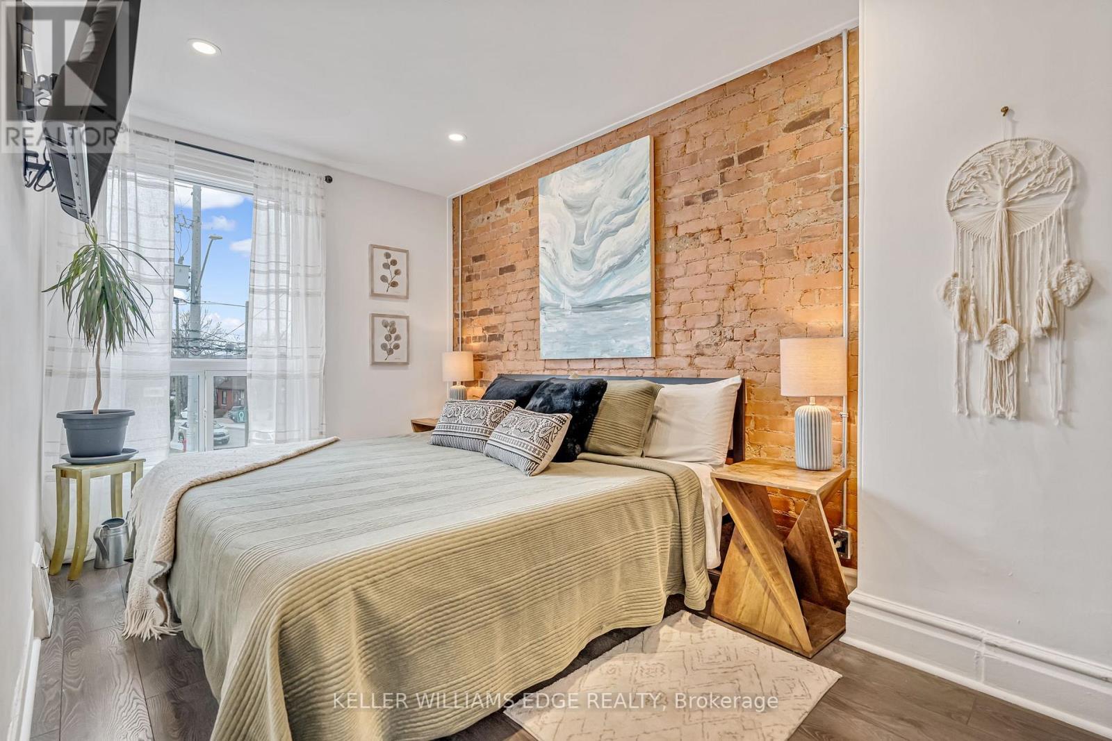 188 Bay Street N, Hamilton, ON - Indoor Photo Showing Bedroom