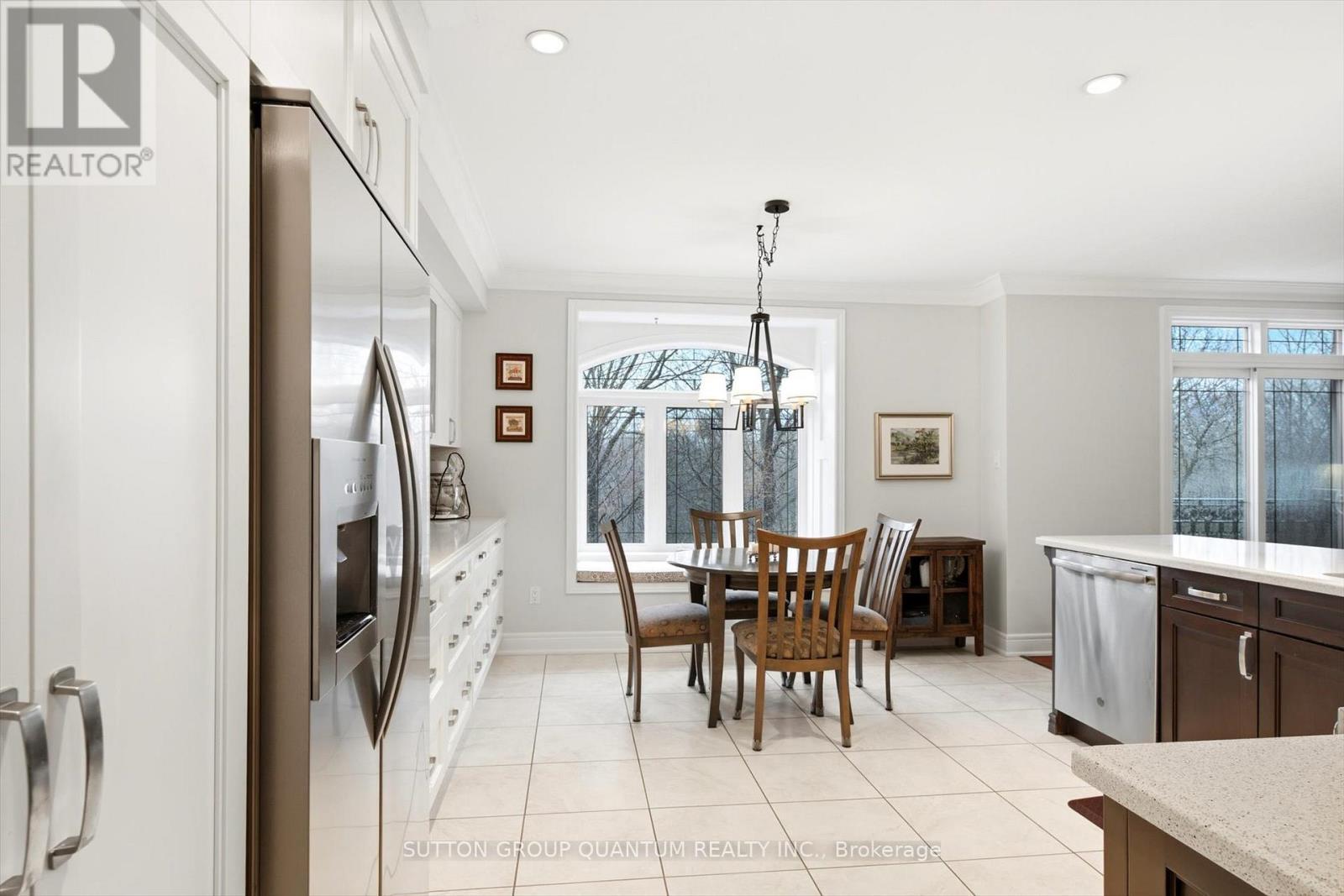 305 - 390 Upper Middle Road E, Oakville, ON - Indoor Photo Showing Dining Room