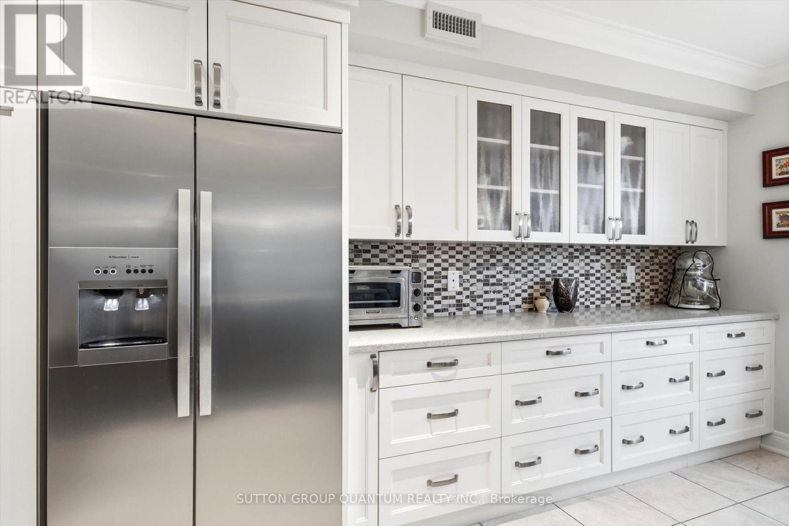 305 - 390 Upper Middle Road E, Oakville, ON - Indoor Photo Showing Kitchen