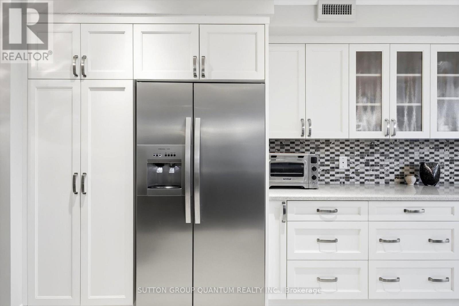 305 - 390 Upper Middle Road E, Oakville, ON - Indoor Photo Showing Kitchen