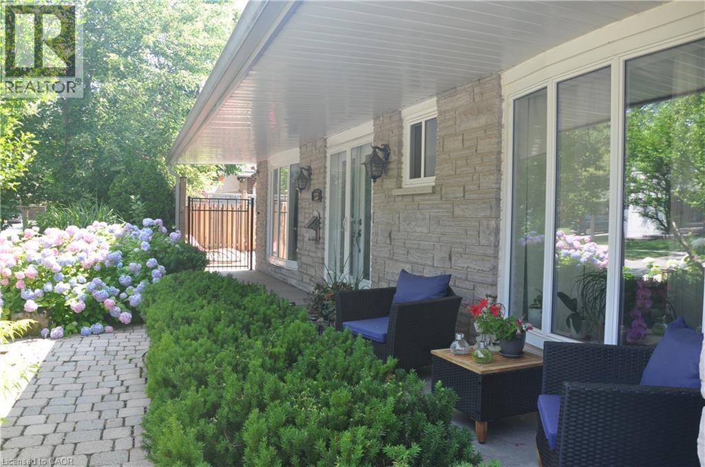 View of patio - 273 Bryant Crescent, Burlington, ON - Outdoor