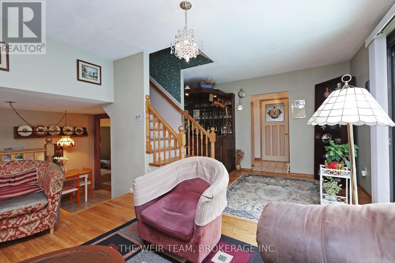 1577 Otterby Road, Mississauga, ON - Indoor Photo Showing Living Room