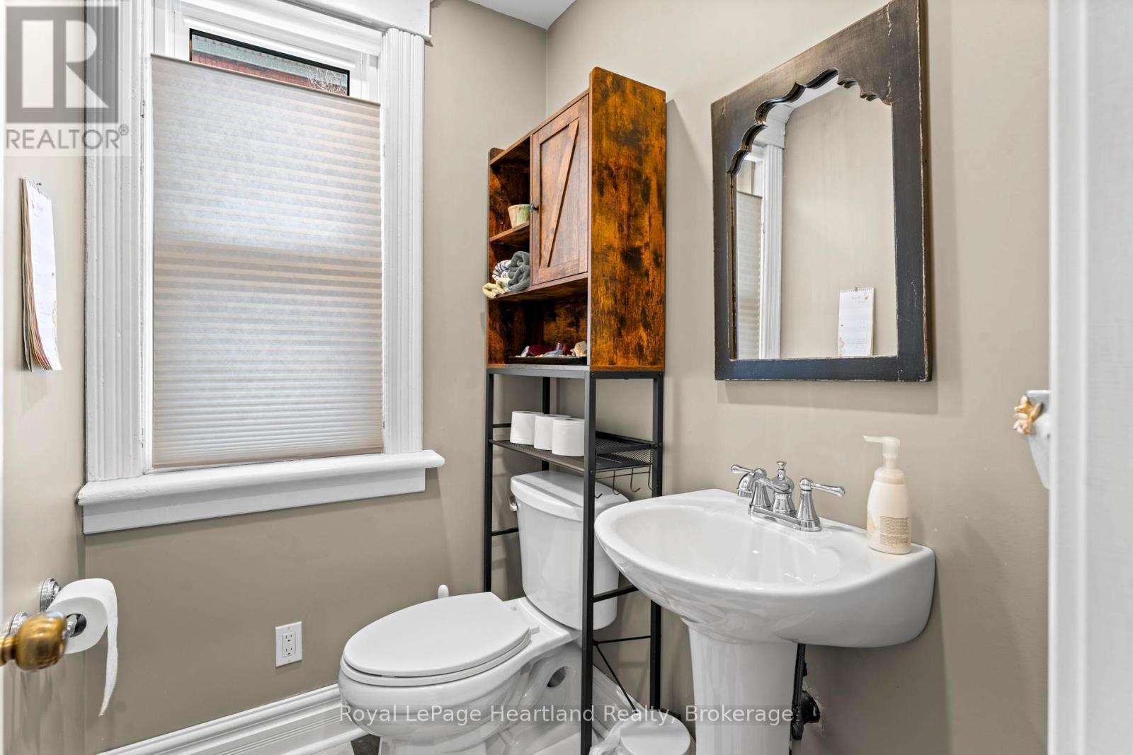 122 Nelson Street E, Goderich (Goderich (Town)), ON - Indoor Photo Showing Bathroom