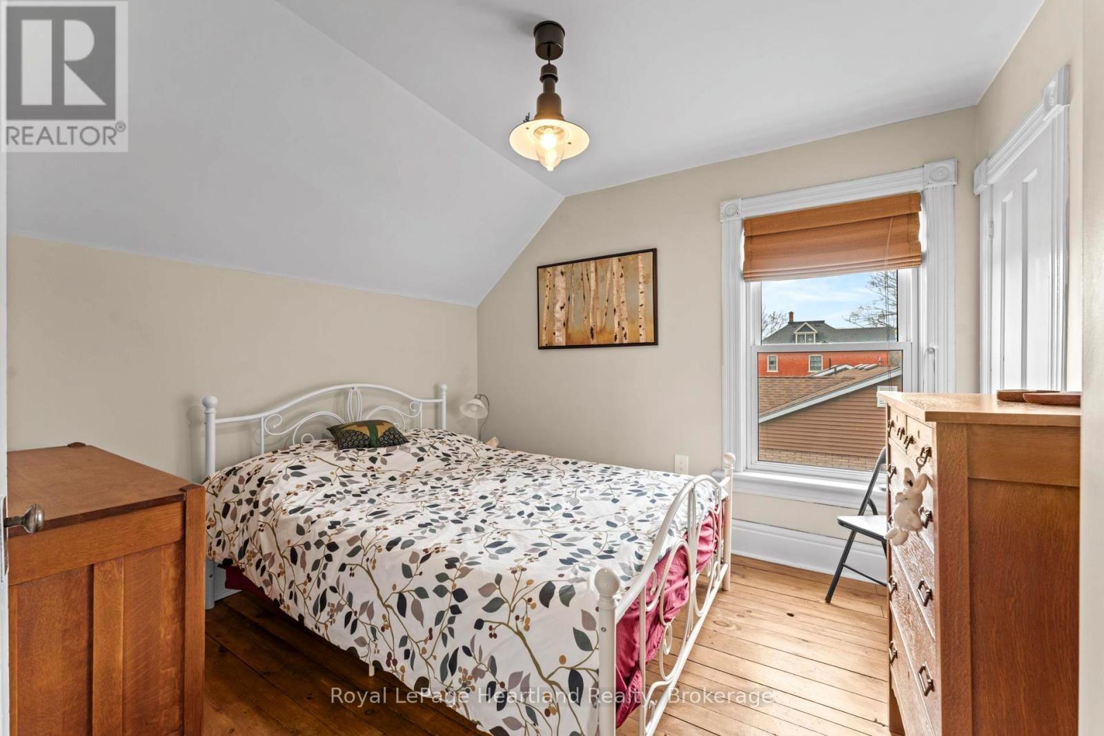 122 Nelson Street E, Goderich (Goderich (Town)), ON - Indoor Photo Showing Bedroom