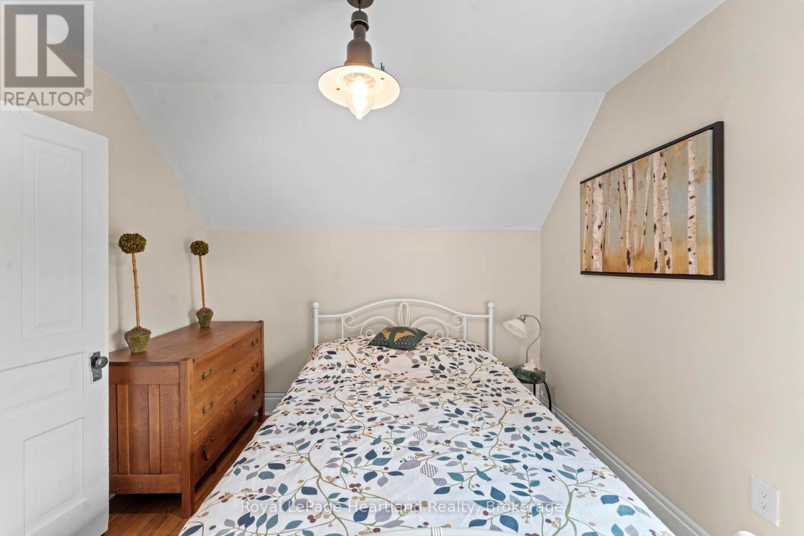 122 Nelson Street E, Goderich (Goderich (Town)), ON - Indoor Photo Showing Bedroom