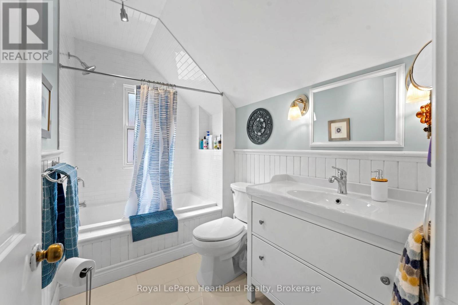122 Nelson Street E, Goderich (Goderich (Town)), ON - Indoor Photo Showing Bathroom