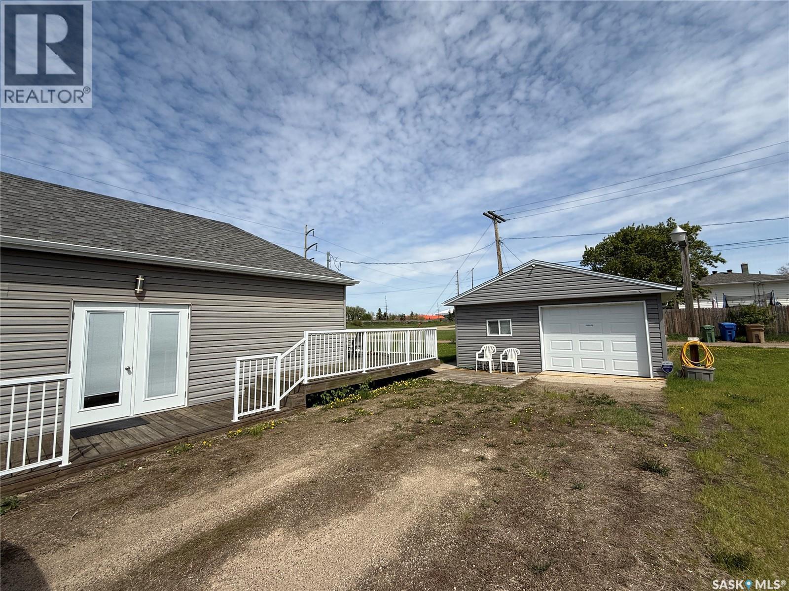 2009 Connaught Street, Regina, SK - Outdoor