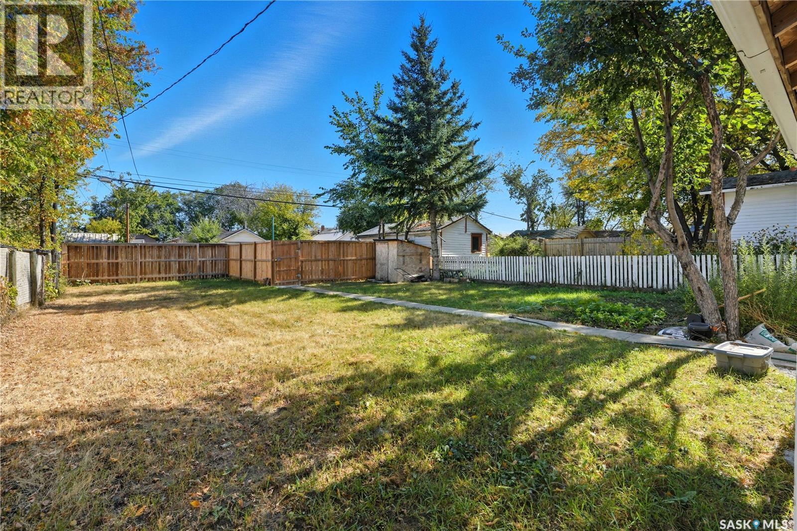 114 E Avenue S, Saskatoon, SK - Outdoor With Backyard