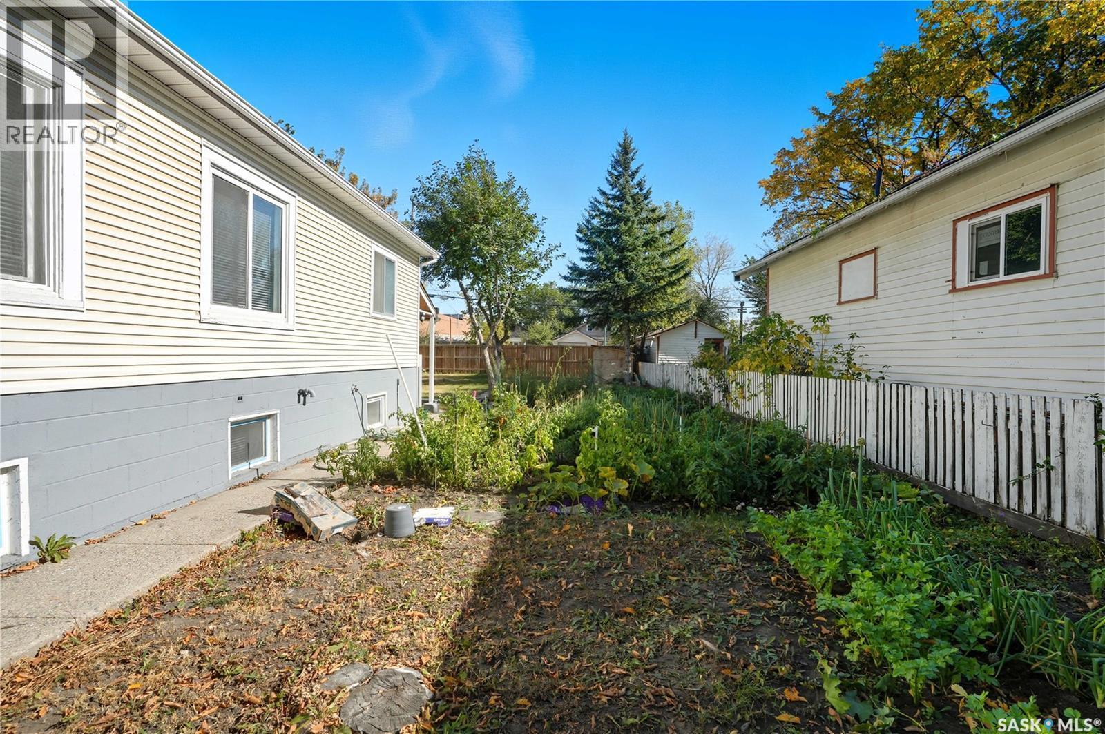 114 E Avenue S, Saskatoon, SK - Outdoor With Exterior