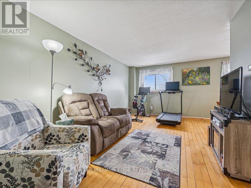 31 - 51 Paulander Drive, Kitchener, ON - Indoor Photo Showing Living Room