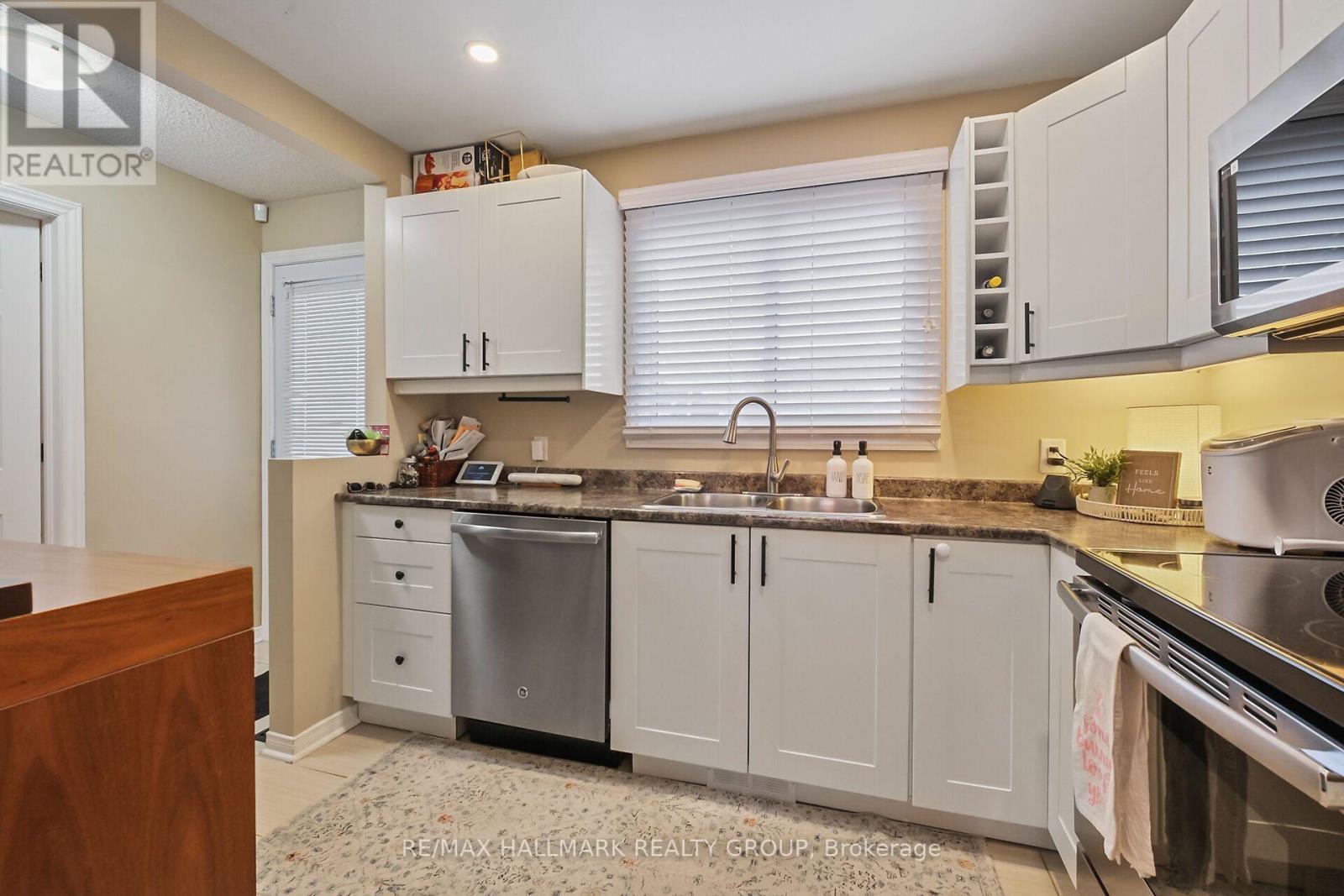 119 Teal Crescent, Ottawa, ON - Indoor Photo Showing Kitchen With Double Sink
