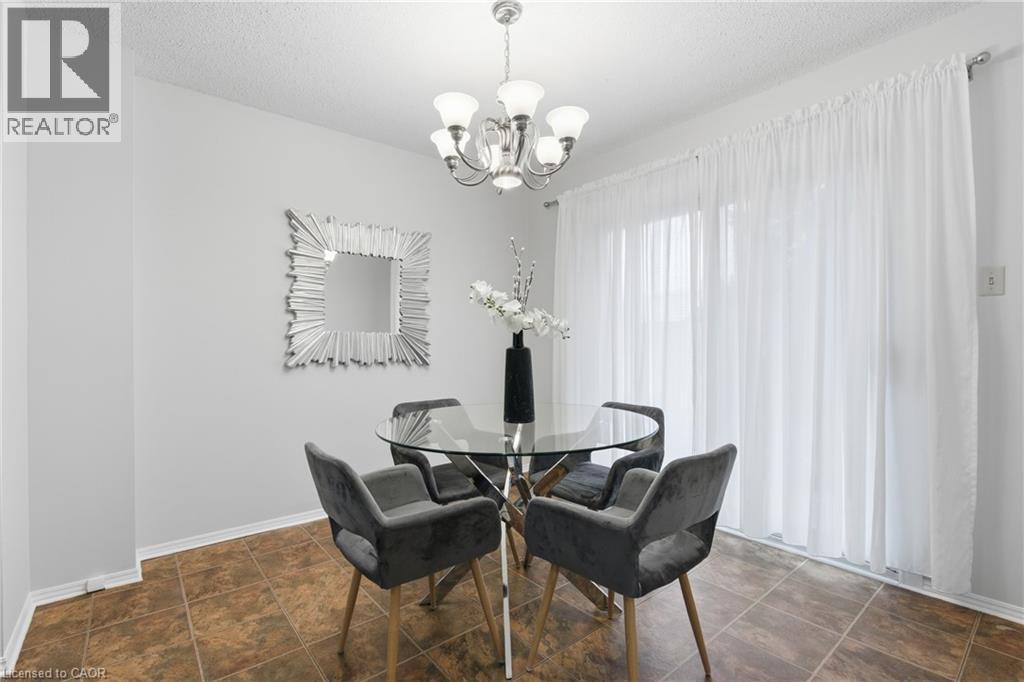 28 Bacall Crescent, Hamilton, ON - Indoor Photo Showing Dining Room