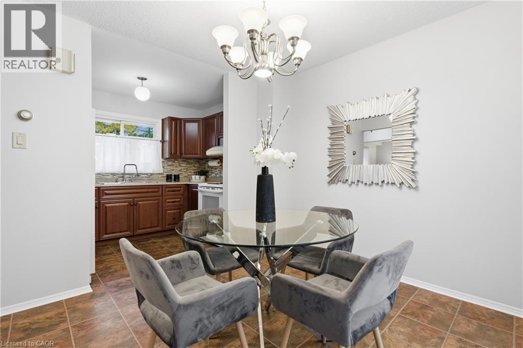 28 Bacall Crescent, Hamilton, ON - Indoor Photo Showing Dining Room