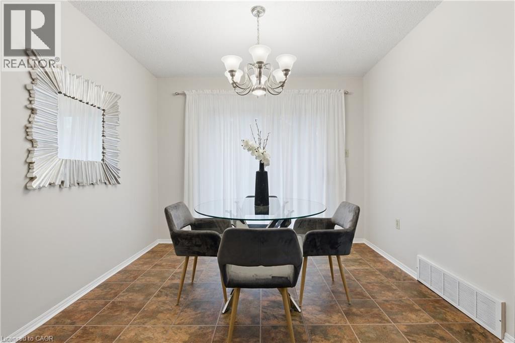 28 Bacall Crescent, Hamilton, ON - Indoor Photo Showing Dining Room
