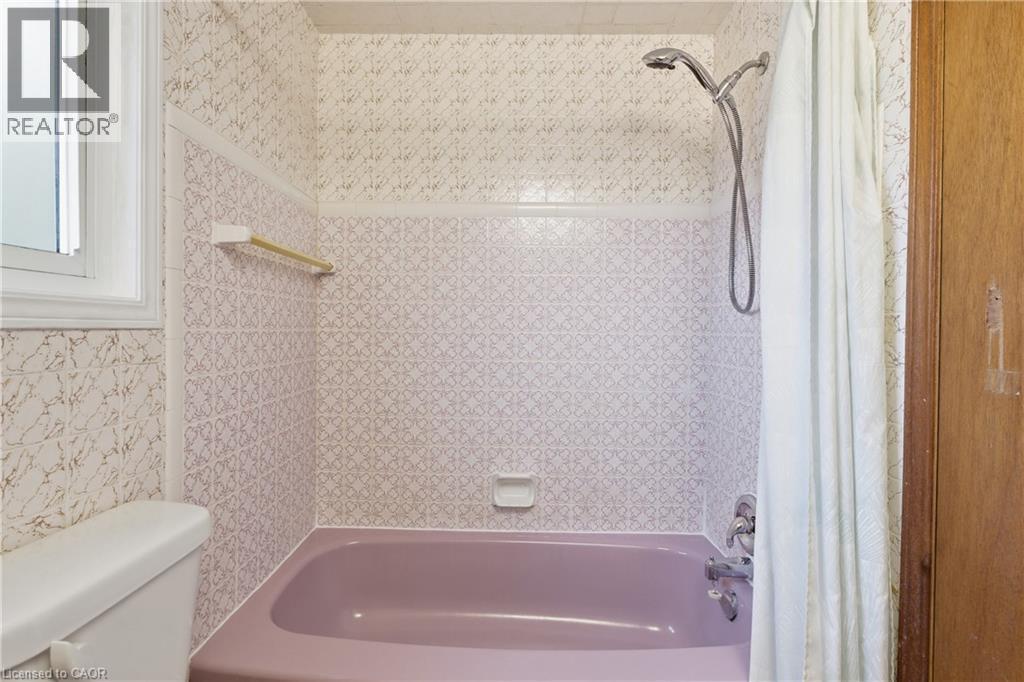 28 Bacall Crescent, Hamilton, ON - Indoor Photo Showing Bathroom