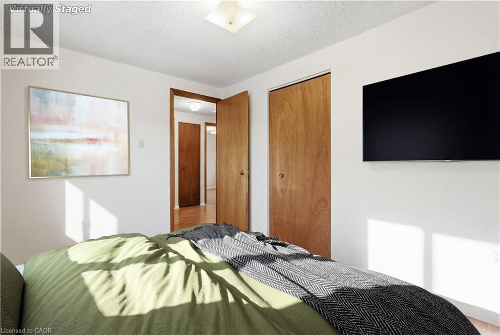 28 Bacall Crescent, Hamilton, ON - Indoor Photo Showing Bedroom