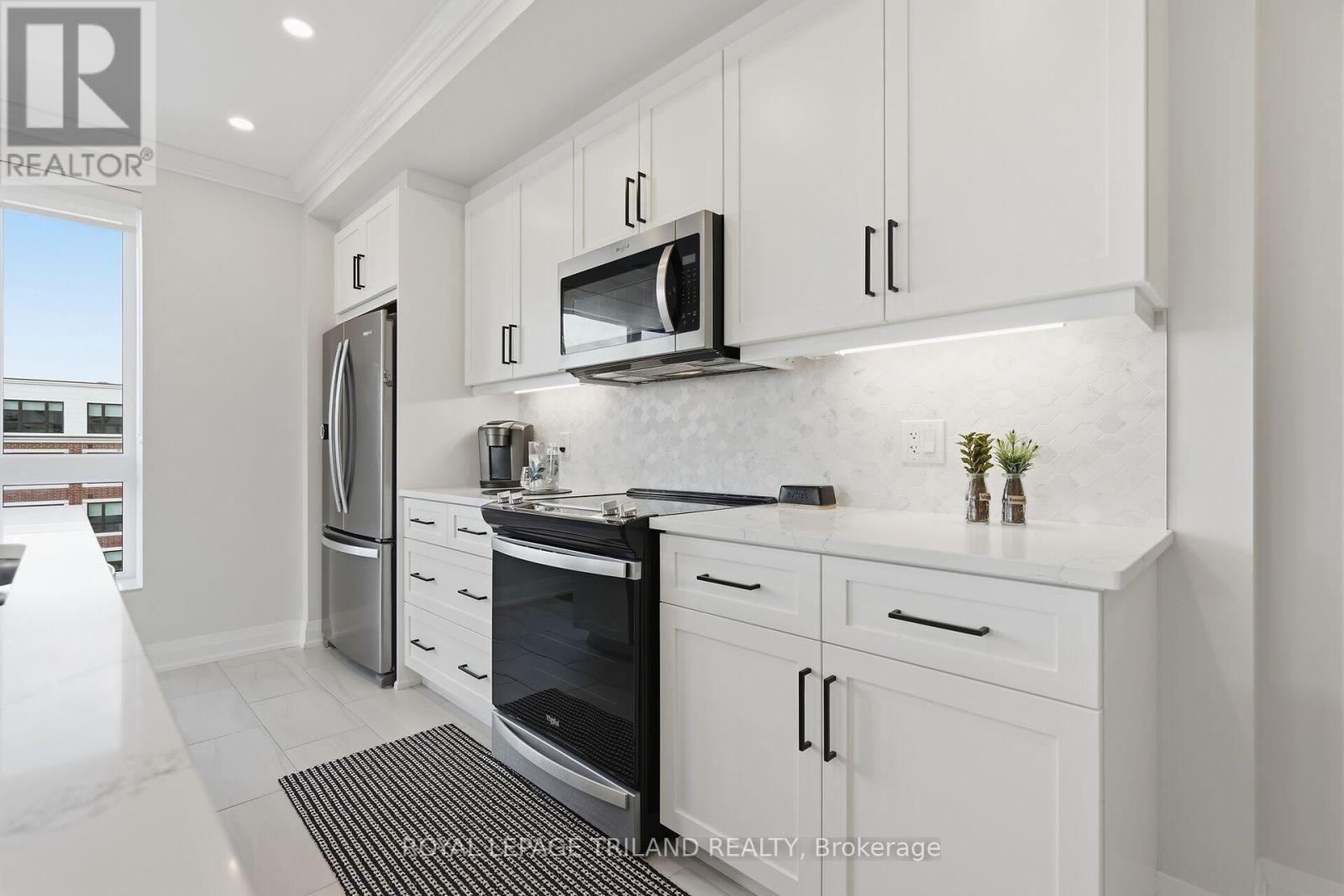 310 - 1560 Upper West Avenue, London South (South B), ON - Indoor Photo Showing Kitchen With Upgraded Kitchen