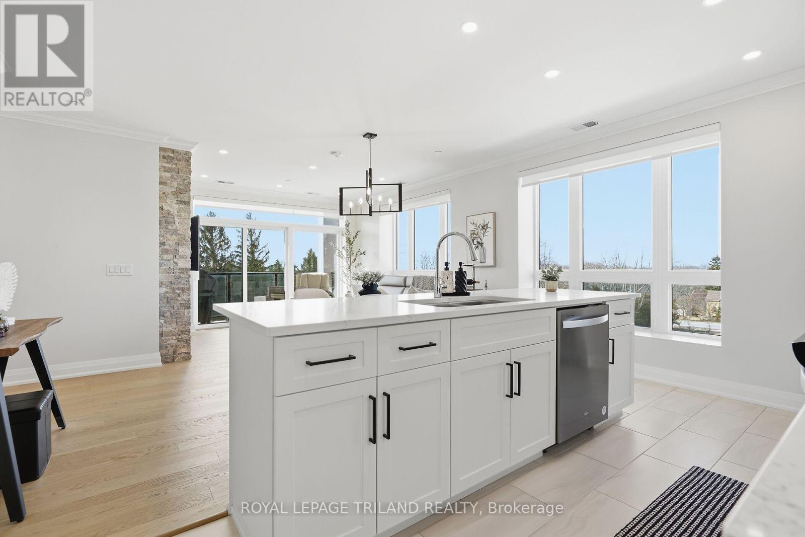 310 - 1560 Upper West Avenue, London South (South B), ON - Indoor Photo Showing Kitchen With Upgraded Kitchen