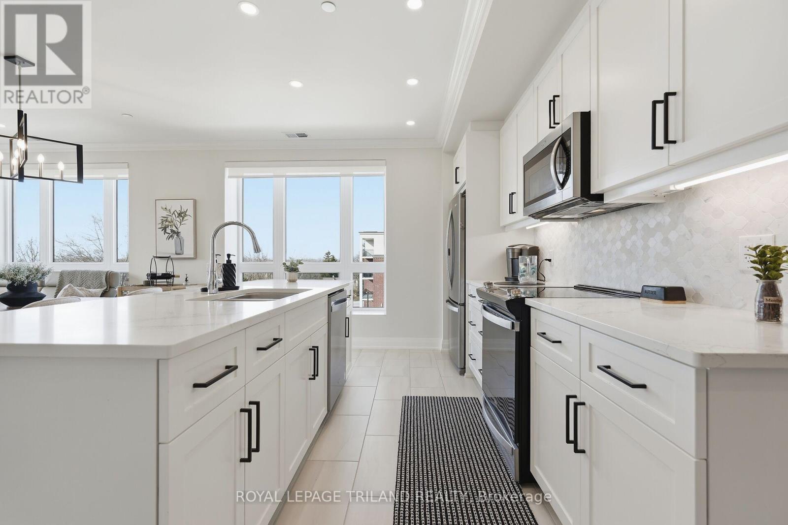 310 - 1560 Upper West Avenue, London South (South B), ON - Indoor Photo Showing Kitchen With Upgraded Kitchen