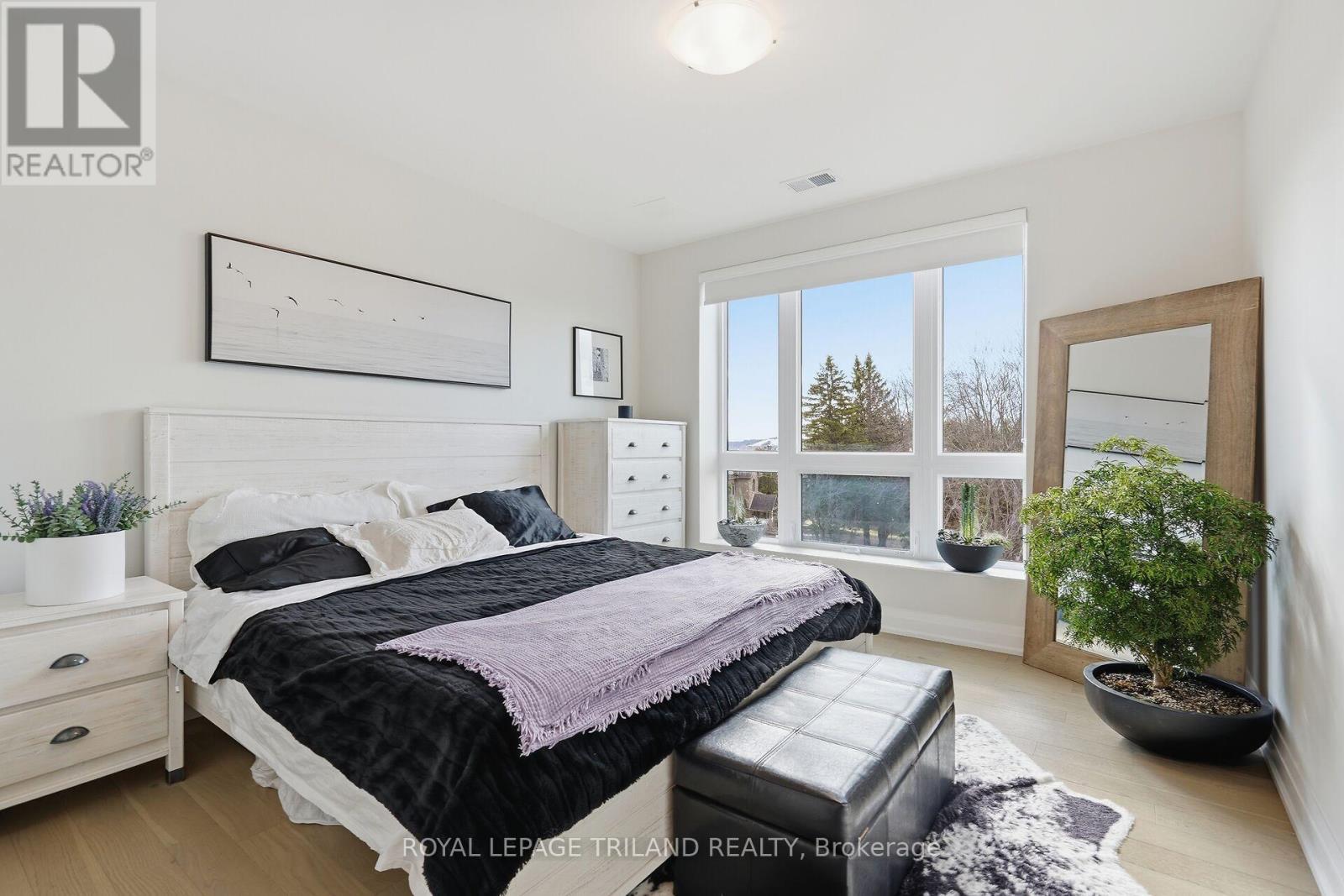 310 - 1560 Upper West Avenue, London South (South B), ON - Indoor Photo Showing Bedroom