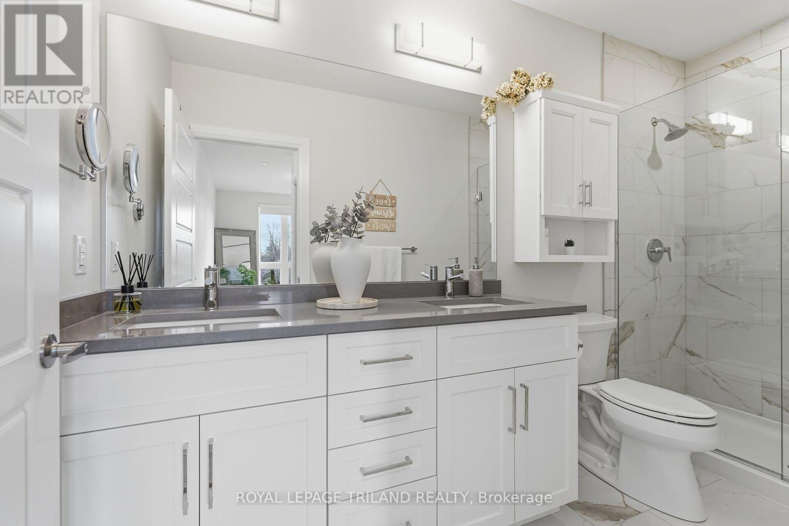 310 - 1560 Upper West Avenue, London South (South B), ON - Indoor Photo Showing Bathroom