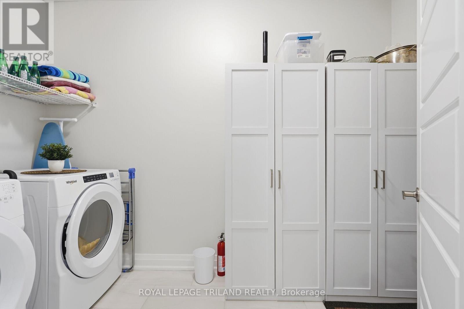 310 - 1560 Upper West Avenue, London South (South B), ON - Indoor Photo Showing Laundry Room