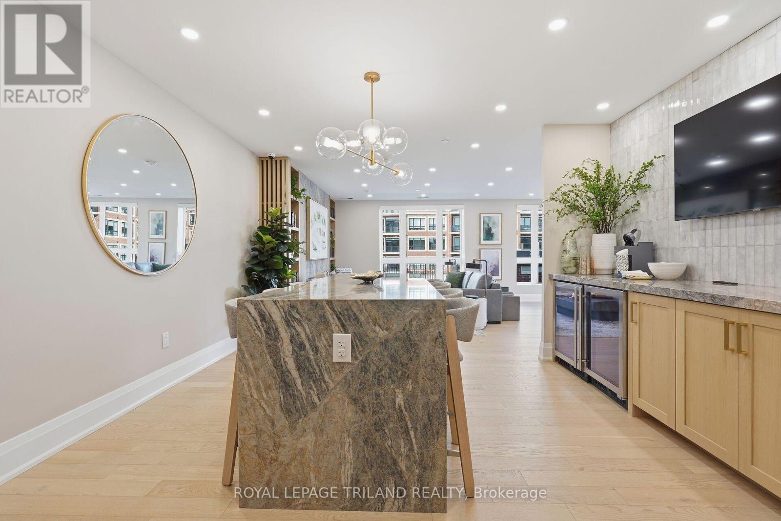 310 - 1560 Upper West Avenue, London South (South B), ON - Indoor Photo Showing Kitchen