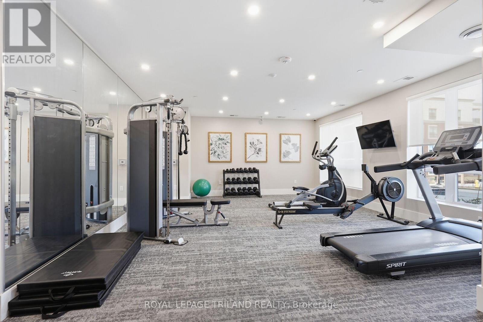 310 - 1560 Upper West Avenue, London South (South B), ON - Indoor Photo Showing Gym Room