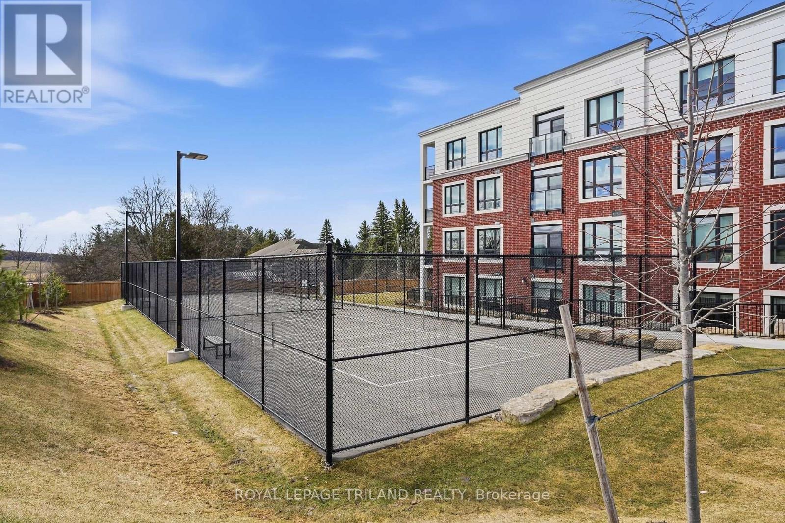 310 - 1560 Upper West Avenue, London South (South B), ON - Outdoor