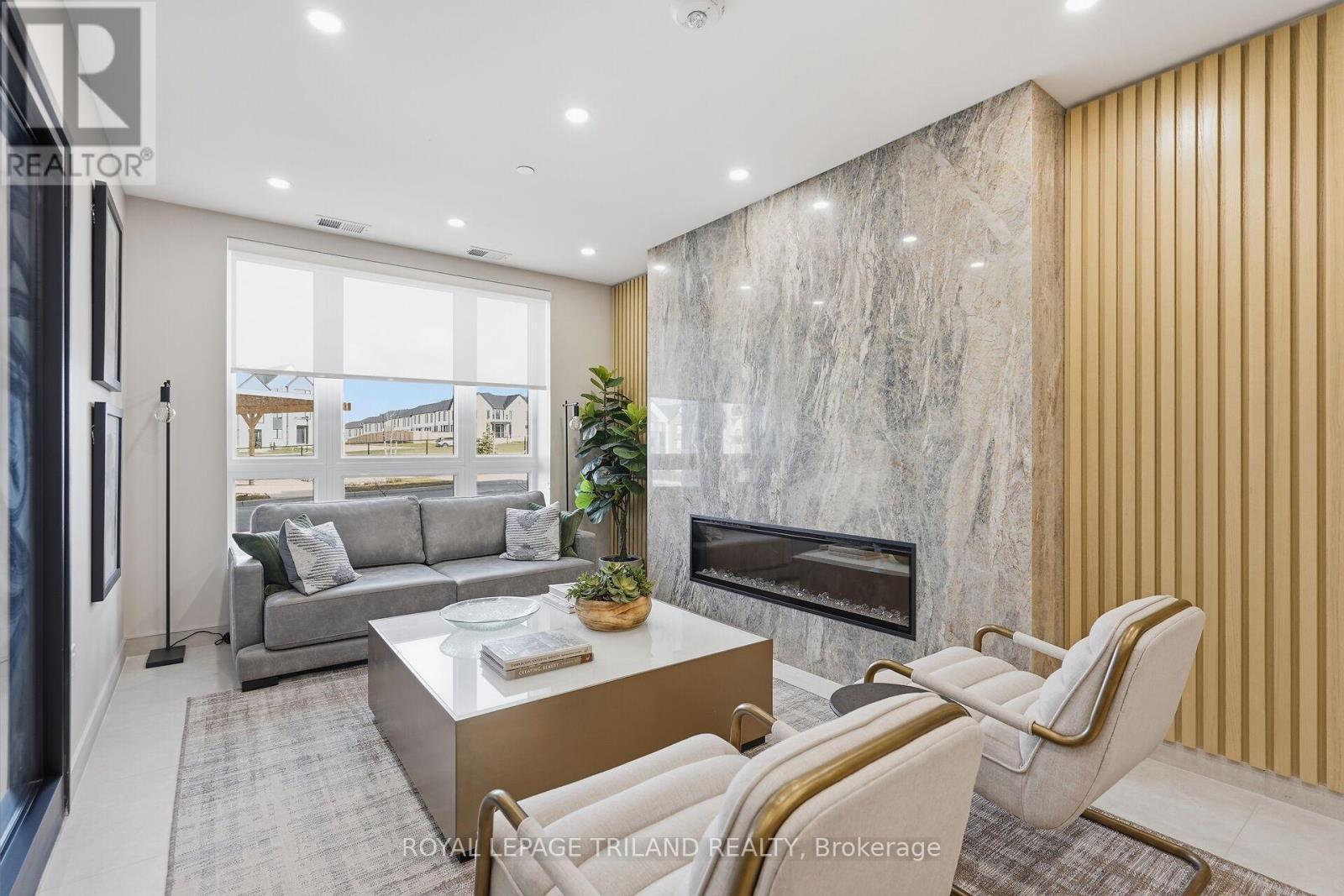 310 - 1560 Upper West Avenue, London South (South B), ON - Indoor Photo Showing Living Room With Fireplace