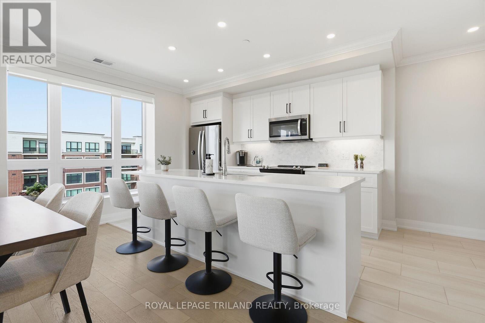 310 - 1560 Upper West Avenue, London South (South B), ON - Indoor Photo Showing Kitchen With Upgraded Kitchen
