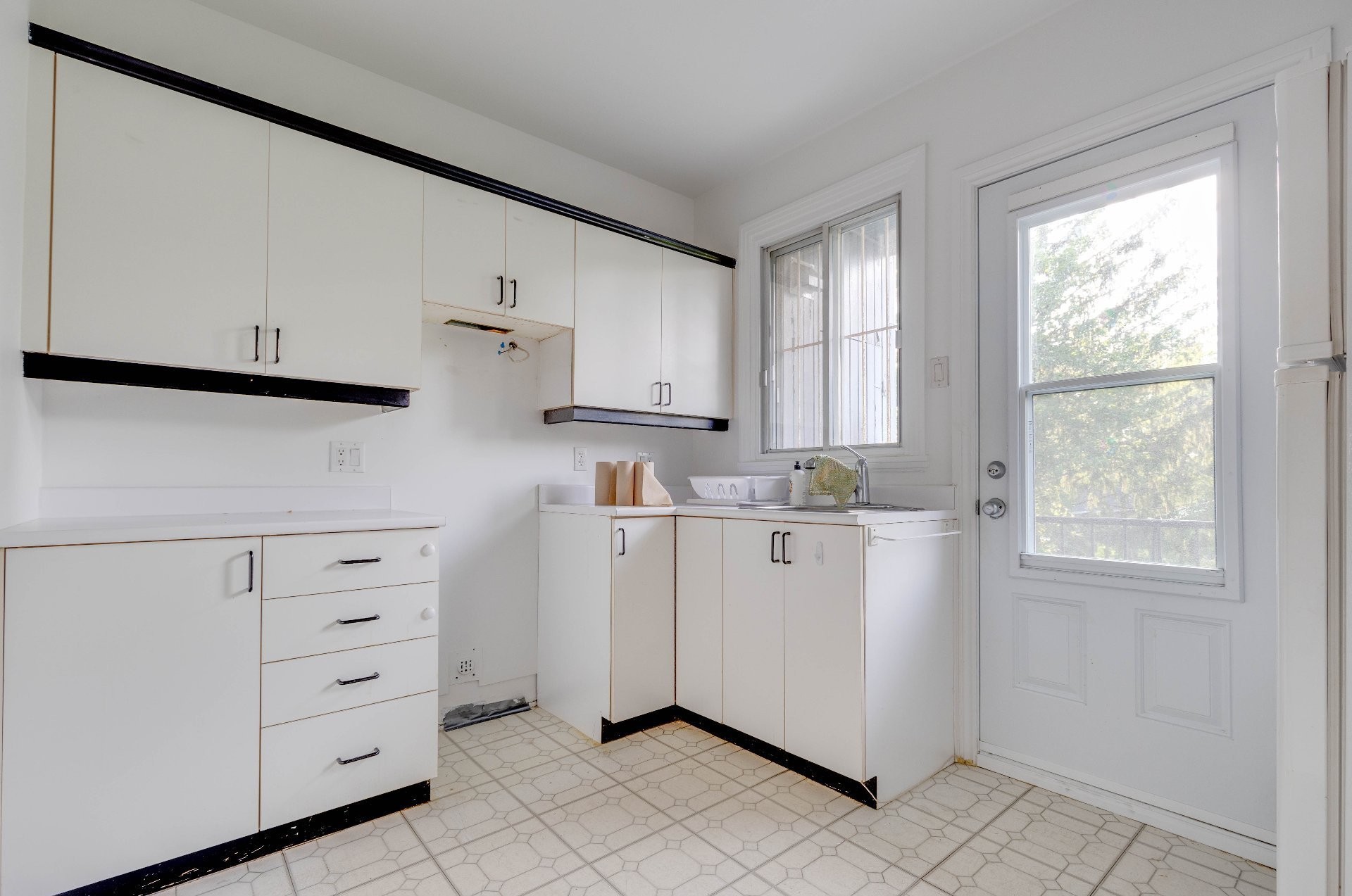 Kitchen - 3967 Av. Lacombe, Montréal (Côte-Des-Neiges/Notre-Dame-De-Grâce), QC - Indoor Photo Showing Laundry Room