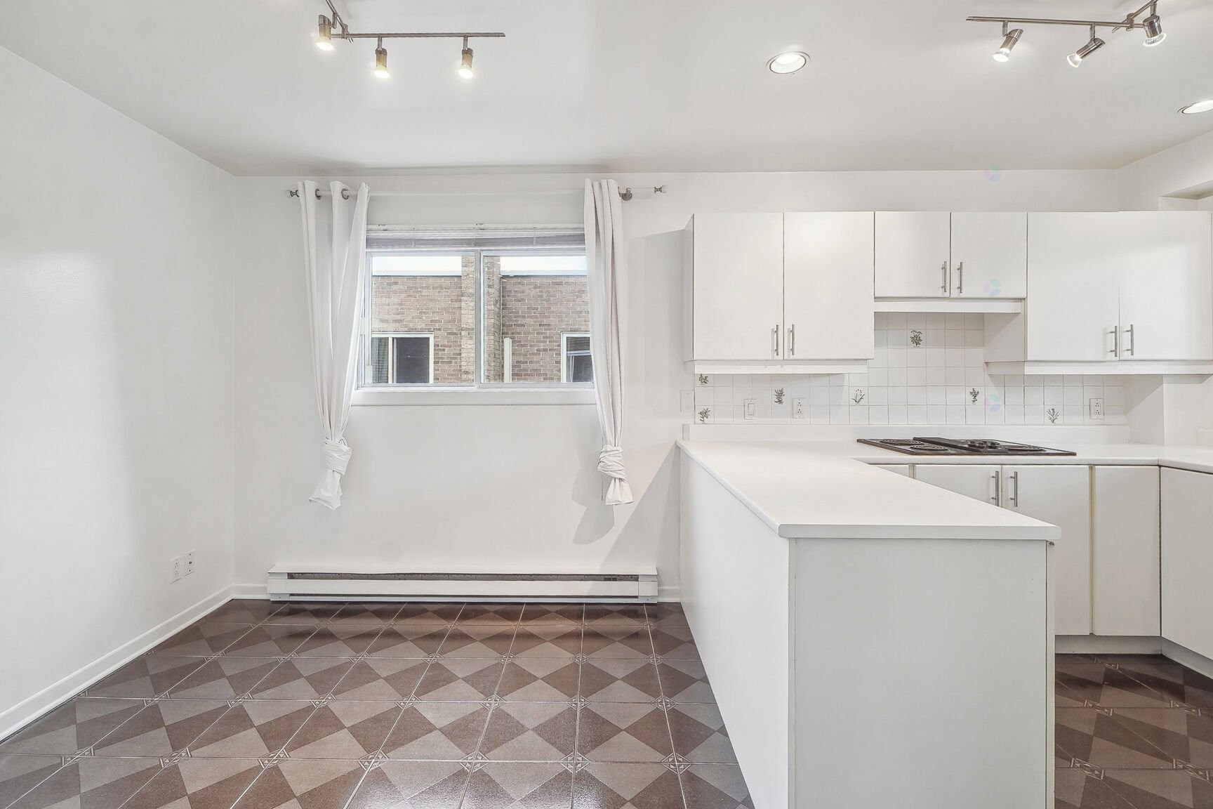 Dining Room - 9227 Av. Vincent-Quiblier, Montréal (Ahuntsic-Cartierville), QC - Indoor Photo Showing Kitchen