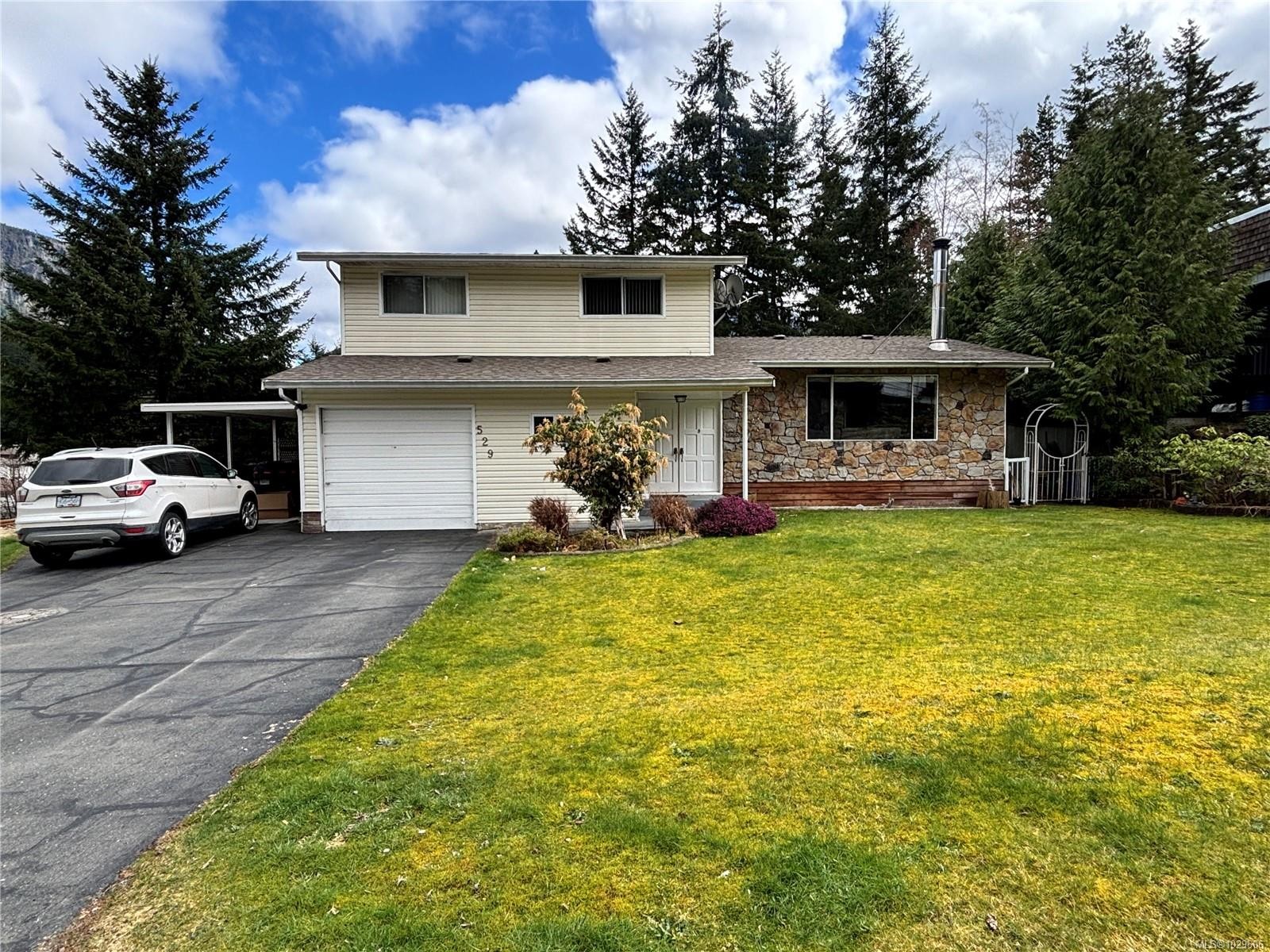 529 Cedar Cres, Gold River, BC