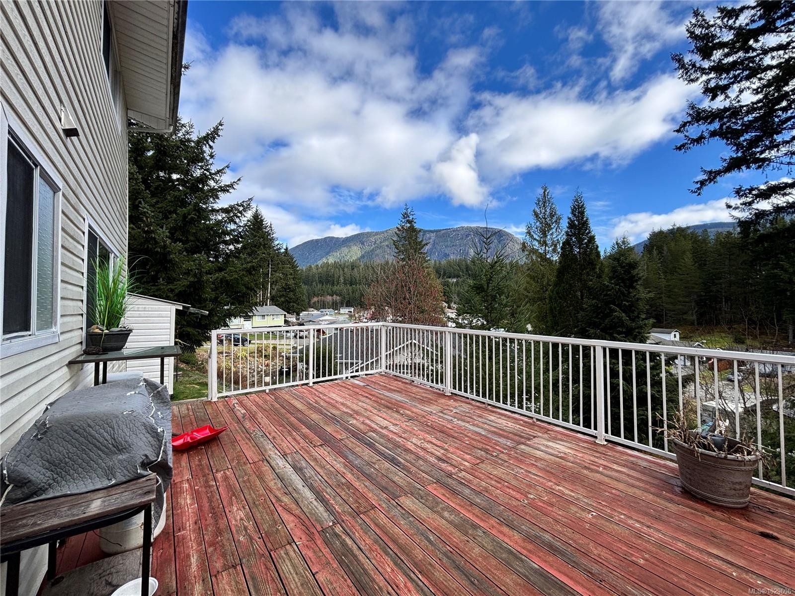529 Cedar Cres, Gold River, BC
